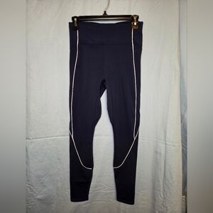 Fabletics Anywhere Motion365+ HR Piped Leggings in Navy/White - Size M (?)